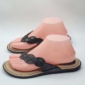 Boc twisted design between the toe thong sandals size 7 black
